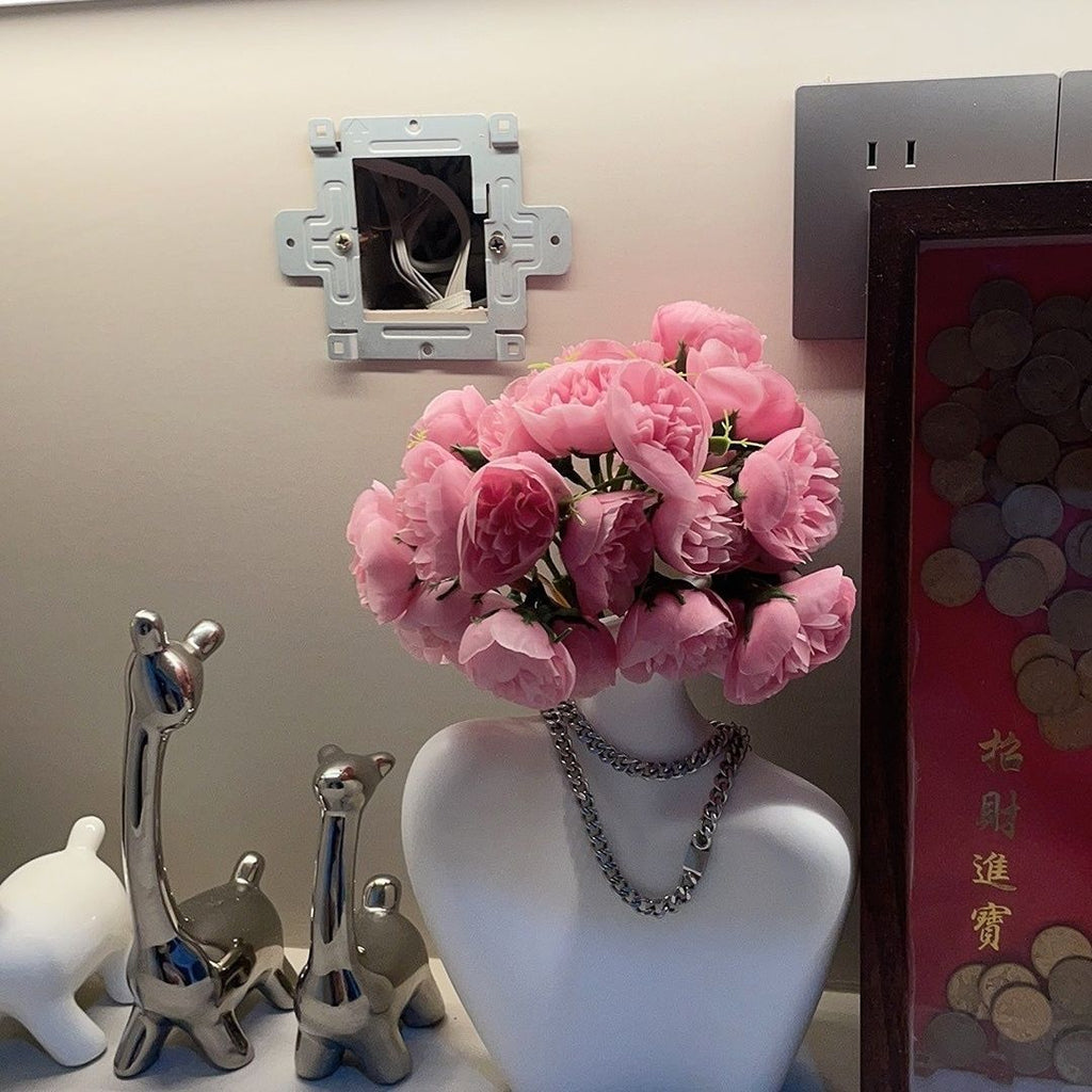 Creative Human-Shaped Flower Vase – Designer Floral Arrangement Vessel