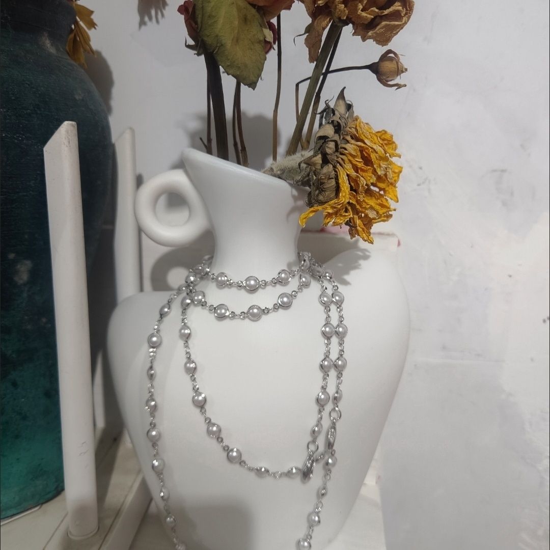 Creative Human-Shaped Flower Vase – Designer Floral Arrangement Vessel